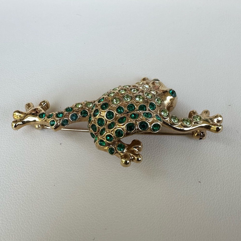 Monet Signed Vintage Gold Tone Frog Brooch with Green Rhinestones - Picture 3 of 5